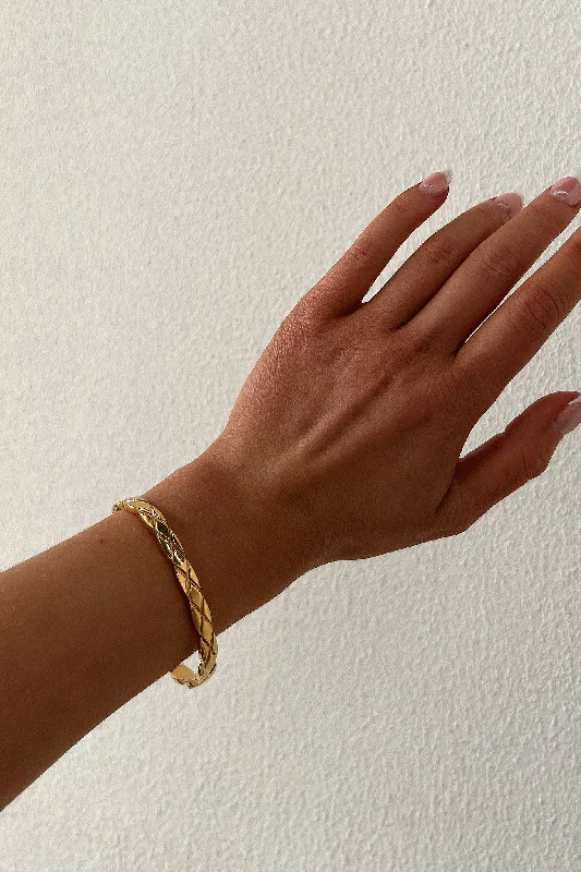 Amata Bracelet - 18k Gold Plated Laid - back Women's Style