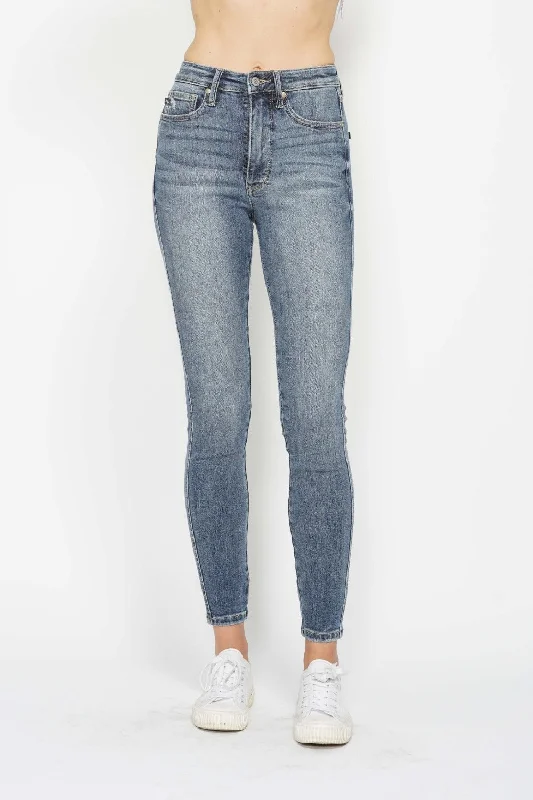 Judy Blue Full Size Tummy Control Contrast Wash Skinny Jeans Minimalist Women's Casual Judy Blue Full Size Tummy Control Contrast Wash Skinny Jeans Minimalist Women's Casual