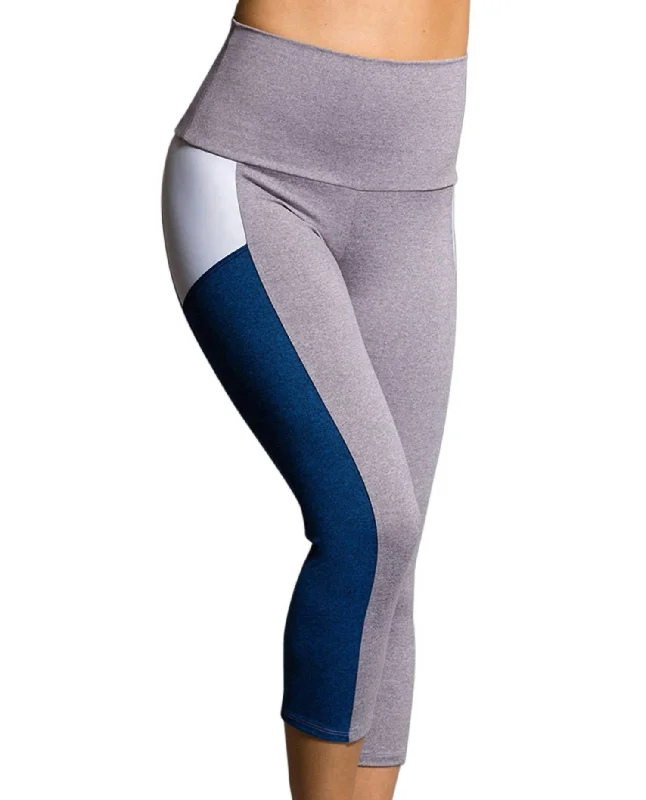 Women's Stunner Capri Leggings In Onz Moonlight Blue French